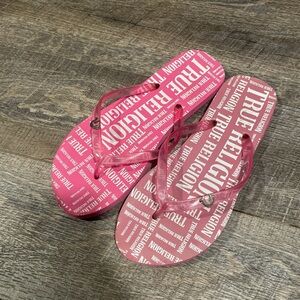 True religion flip flops